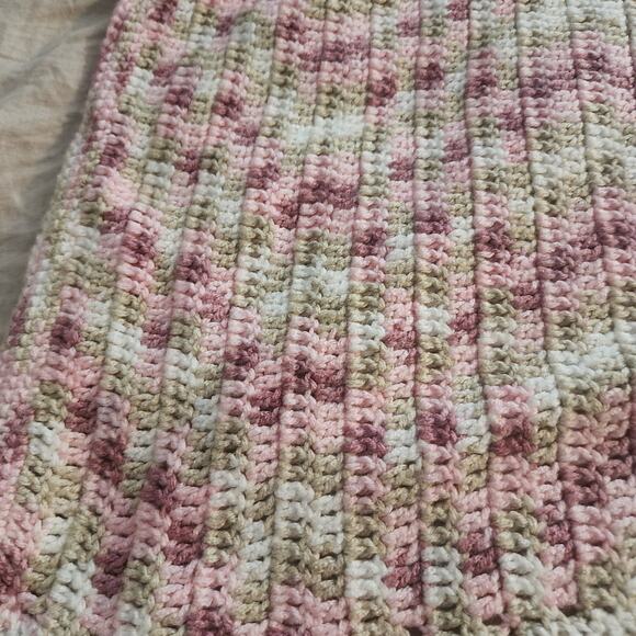 Handmade Crochet Pink and  White Baby Throw Blanket  45 x 56 - Picture 5 of 6